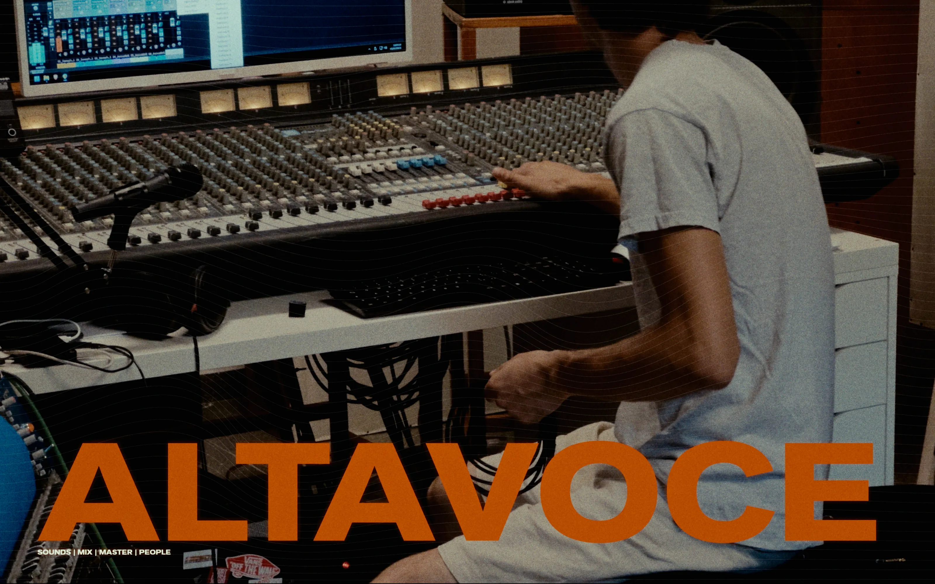 Mixing console at ALTAVOCE studio